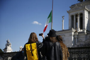 Italia travolta dal Covid, troppi peana e pochi mea culpa