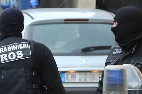 Spionaggio, arrestato un militare italiano: “Vendeva documenti ai russi”