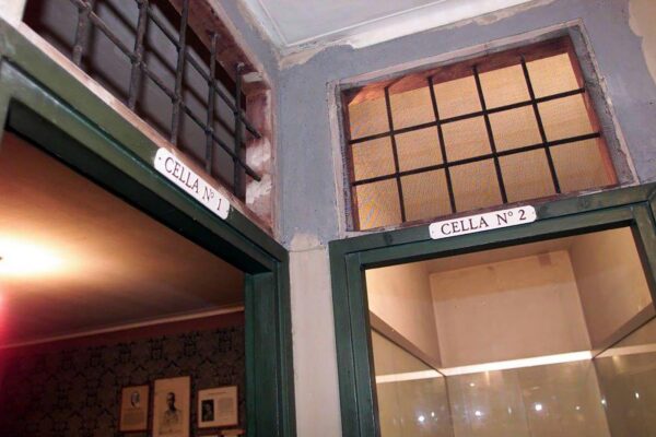 Da oltre un anno in una cella liscia in isolamento, il calvario di un detenuto difficile Da oltre un anno in una cella liscia in isolamento, il calvario di un detenuto difficile