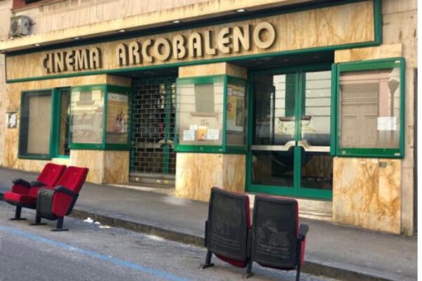 Chiude il cinema Arcobaleno, un megastore cinese al posto della storica sala
