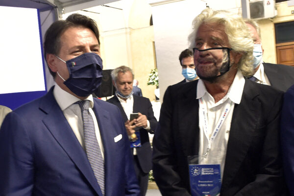 Conte e Grillo dall’ambasciatore cinese: “Critiche pretestuose, M5s avrà respiro internazionale”