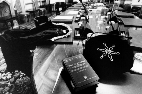 Perché la Costituzione Italiana ha fallito, e ha fatto nascere uno Stato privo di autorevolezza