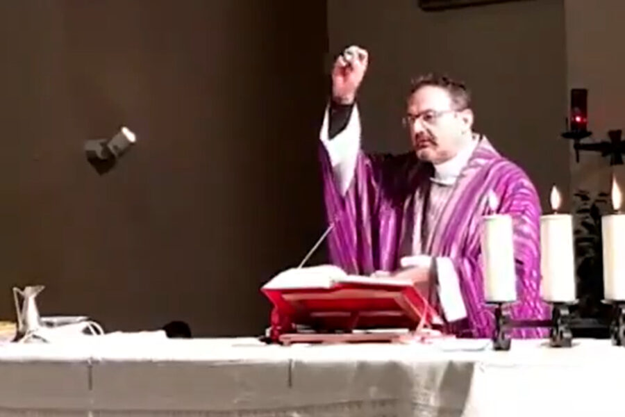 Il delirio no-vax di Don Paolo: “Vaccini da feti vivi abortiti”