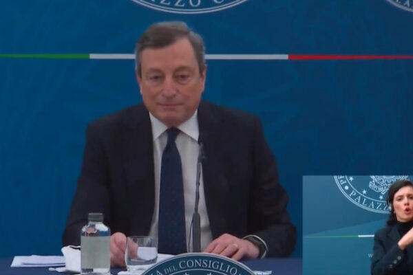 Decreto Sostegni, Draghi: “Lotta alla povertà, aiuti a imprese e pagamenti veloci. Estensione reddito emergenza”
