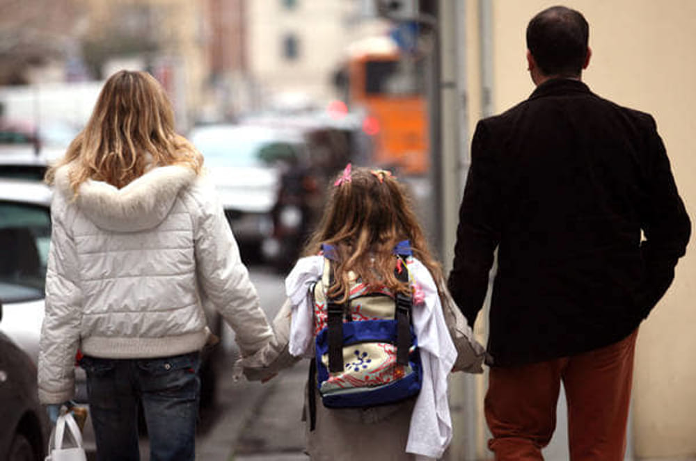 Approvato l’assegno unico per i figli da 250 euro al mese: come funziona e a chi spetta