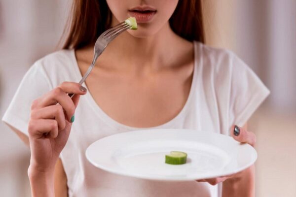 Disturbi alimentari e solidarietà, un progetto a sostegno delle ragazze che soffrono di anoressia e bulimia dovute al lockdown