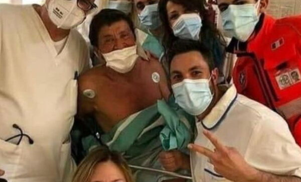 Come sta Gianni Morandi dopo l’incidente: “È più dura del previsto, in ospedale ancora 10-15 giorni”