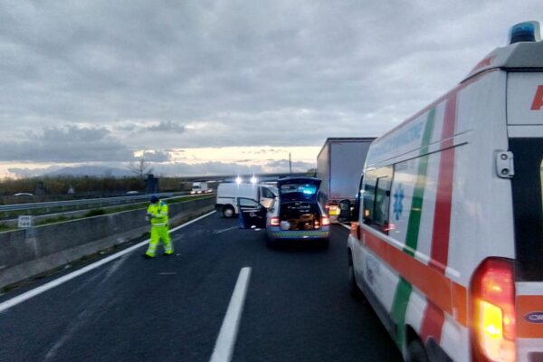Tir contro auto sull’autostrada A1, un morto nell’impatto e traffico in tilt