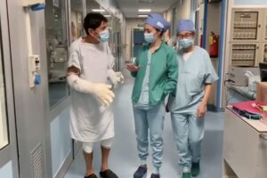 Gianni Morandi torna in video dopo l’incidente: “Momento delicato e difficile”