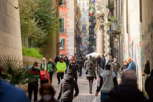 Nuovi divieti per weekend, spostamenti e zone: verso la modifica del Dpcm (ma senza lockdown)