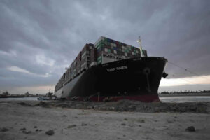 Ever Given resta bloccata: per il blocco del Canale di Suez l’Egitto chiede 1 miliardo di dollari