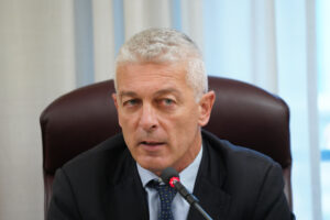 Morra archivia “l’honestà”: con l’irruzione all’Asl di Cosenza si macchia di un reato odiato dai grillini