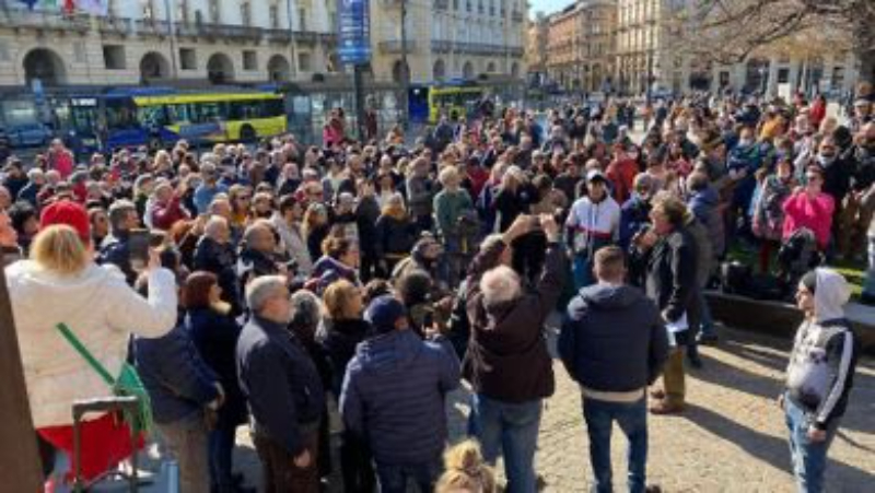 Follia No Vax e No Mask, in piazza a manifestare con 401 morti nel bollettino