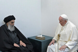 Chi è al-Sistani, l’Ayatollah incontrato da Papa Francesco in Iraq per un vertice ‘storico’