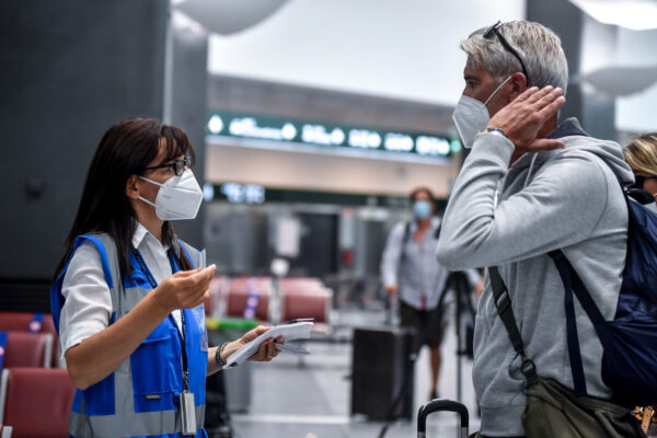 Passaporto vaccinale e hotel Covid free, riparte il turismo: è boom di prenotazioni di pacchetti e voli