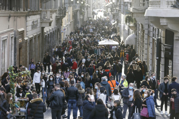 Colori delle Regioni, oggi le nuove zone: due a rischio rosso, l’arancione ‘domina’