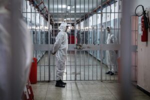 Carcere di Santa Maria, torna l’incubo Covid: il sindacato di polizia penitenziaria chiede obbligo vaccinale per i detenuti