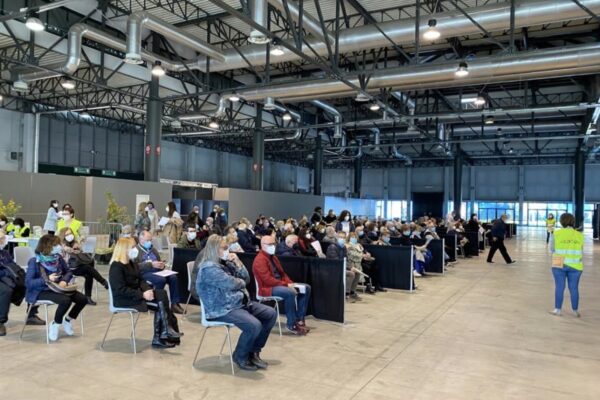 Flop Lombardia, vaccini nel caos: polemiche su ‘Aria’, autogol Moratti che accusa la società della Regione