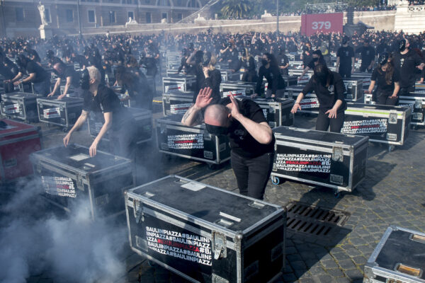 Foto Roberto Monaldo / LaPresse
17-04-2021 Roma
Cronaca
"Bauli in piazza", manifestazione dei lavoratori dello spettacolo
Nella foto Un momento della manifestazione a p.zza del Popolo

Photo Roberto Monaldo / LaPresse 
17-04-2021 Rome (Italy) 
Demonstration of entertainment workers 
In the pic A moment of the demonstration