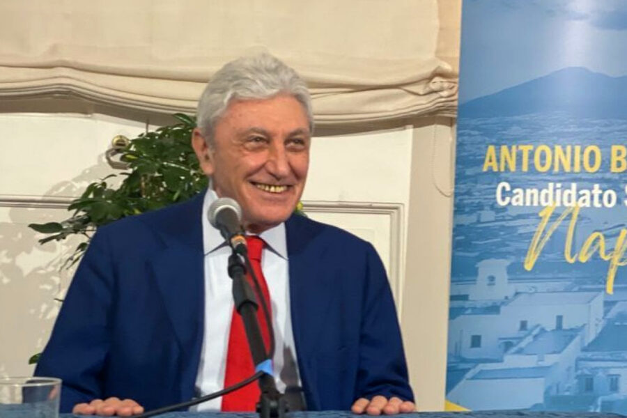 Bassolino apre la campagna elettorale: “Alla città non serve un curatore fallimentare ma il sindaco del Recovery”