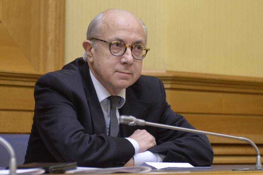 “Basta Pm e professori, a Napoli serve un politico esperto”, parla il filosofo Roberto Esposito