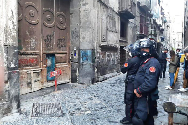 Con la politica assente a Napoli avanzano i clan Con la politica assente a Napoli avanzano i clan