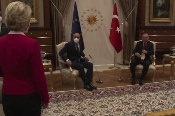 Von der Leyen sul Sofagate: “Mi sono sentita sola come Presidente, donna ed europea”