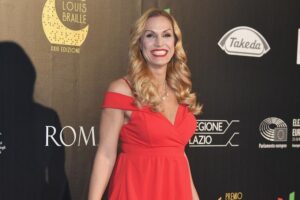 Annalisa Minetti e la tecnologia rivoluzionaria per i non vedenti: “Potrò tornare a leggere” Annalisa Minetti e la tecnologia rivoluzionaria per i non vedenti: “Potrò tornare a leggere”