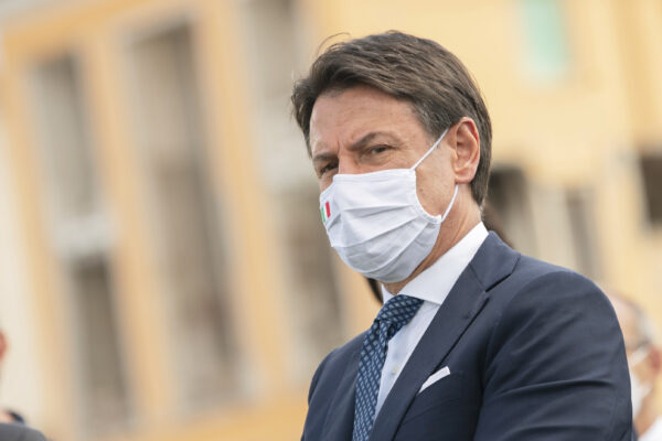 Nuovo M5S, via simbolo e nome ma nel partito di Conte è già guerra tra le correnti