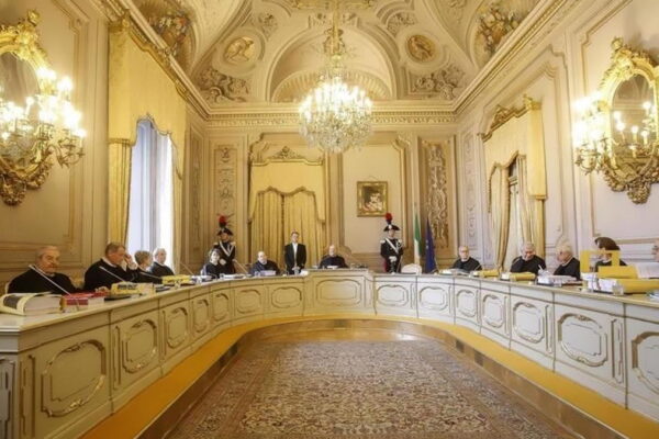 Quei due volti della Corte Costituzionale: giudice delle leggi o giudice politico