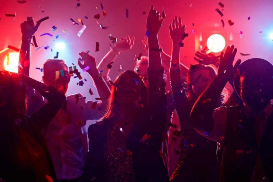 Lotta al covid, scoperto un party clandestino nella casa vacanze