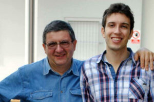 Uomo ucciso a martellate, moglie accoltellata: fermato il figlio, lo scrittore Marco Eletti