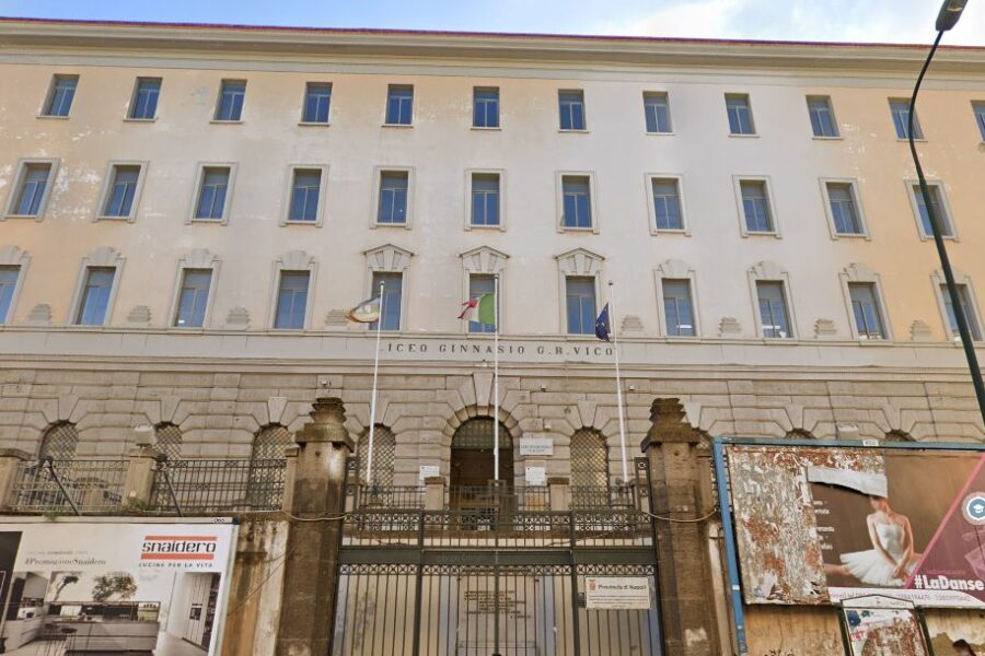 Bagni degli uomini vietati allo studente trans, i compagni: “Occupiamo l’aula”