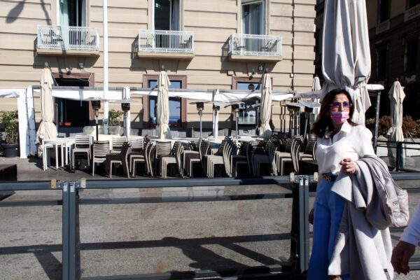 RISTORANTI CHIUSI IN VIA PARTENOPE SUL LUNGOMARE DI NAPOLI PRIMO GIORNO CAMPANIA IN ZONA ARANCIONE
RISTORANTE CHIUSO