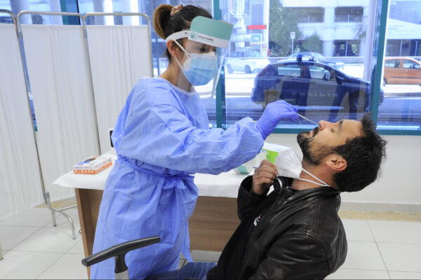 AEROPORTO DI BARI ALLESTITA AREA PER TAMPONI RAPIDI COVID -19, CORONAVIRUS, INFERMIERA, TAMPONE