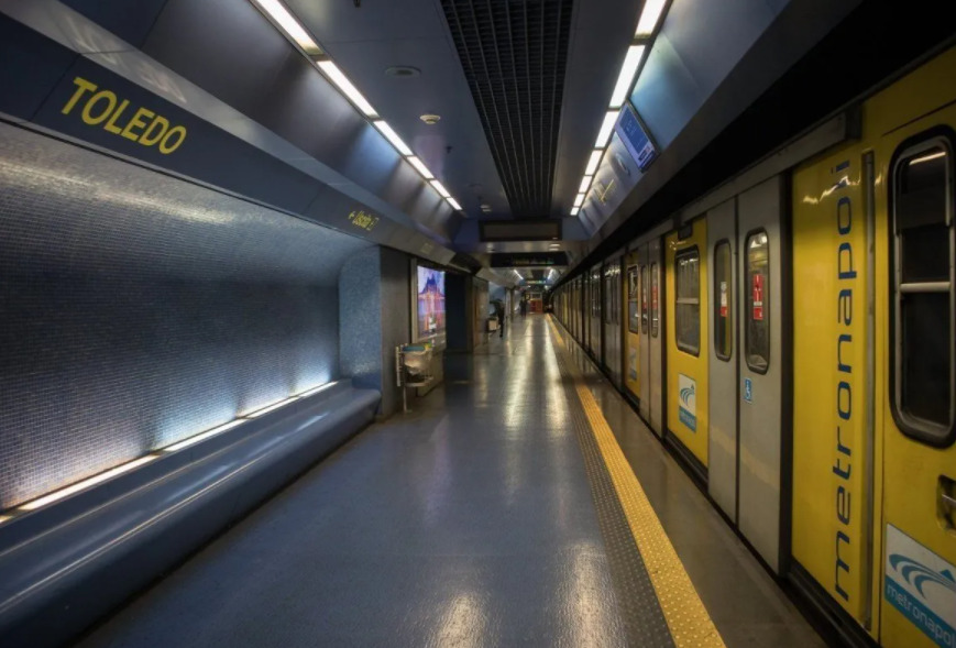 Napoli, viaggiatore investito da treno della metropolitana nella stazione Toledo