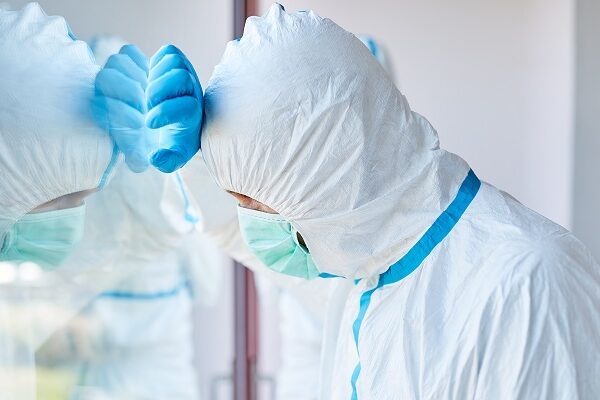 Covid, il primario in trincea da un anno con pochi uomini: “Mi licenzio, non ce la faccio più”