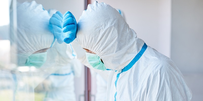 Covid, il primario in trincea da un anno con pochi uomini: “Mi licenzio, non ce la faccio più”