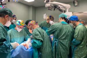 Pezzo del perone trapiantato nella mandibola: l’intervento salvavita al Pascale