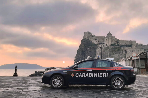 “O esci con me o resti a casa”: lei lo lascia, lui investe la madre con l’auto per vendicarsi