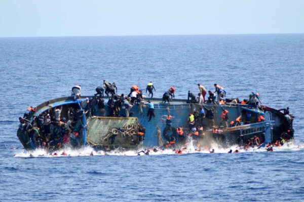 La strage nel Mediterraneo è voluta dai governi europei: così pensano di fermare l’immigrazione