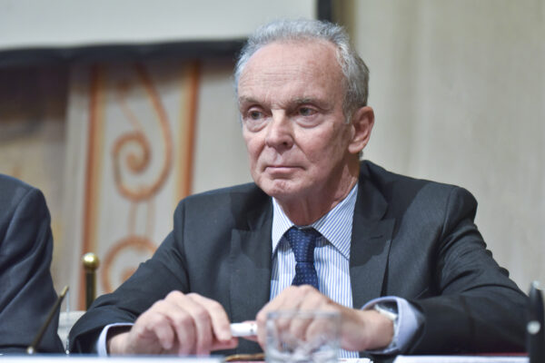 Intervista a Ferdinando Nelli Feroci: “Da cinici mettere a rischio il governo per calcoli pre-elettorali” Intervista a Ferdinando Nelli Feroci: “Da cinici mettere a rischio il governo per calcoli pre-elettorali”