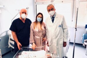 Partorisce 4 mesi dopo emorragia cerebrale: il Cardarelli salva la vita a mamma Francesca e alla piccola Gioia