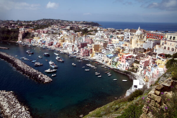 Procida ‘isola Covid-free’, la corsa per la stagione estiva: “Faremo in tempo”