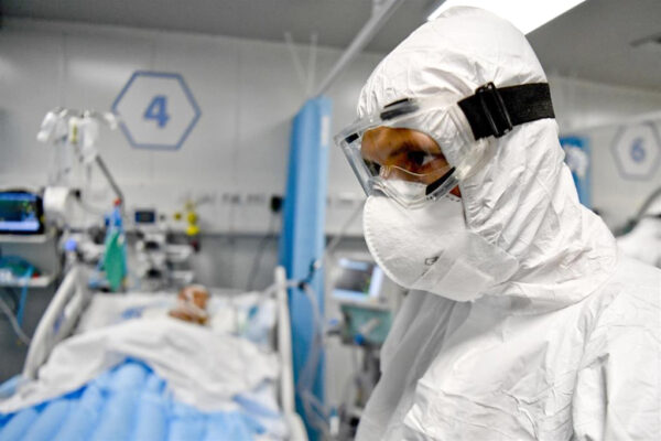 Covid, padre e figlio in rianimazione: il genitore non era vaccinato