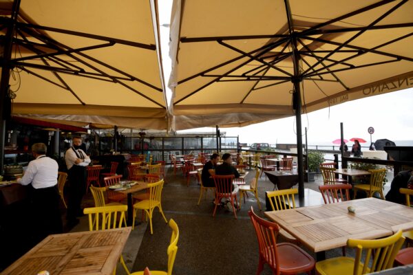 Dove mangiare all’aperto a Napoli in zona gialla: l’elenco dei ristoranti