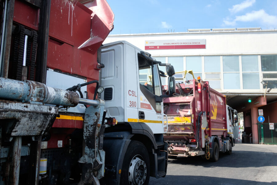 Rifiuti, allarme Roma