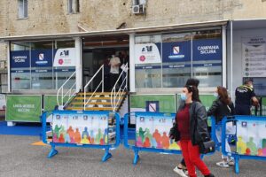 Vaccini a domicilio, arriva il ‘truck mobile’ al rione Sanità: “Così siamo più vicini ai cittadini”