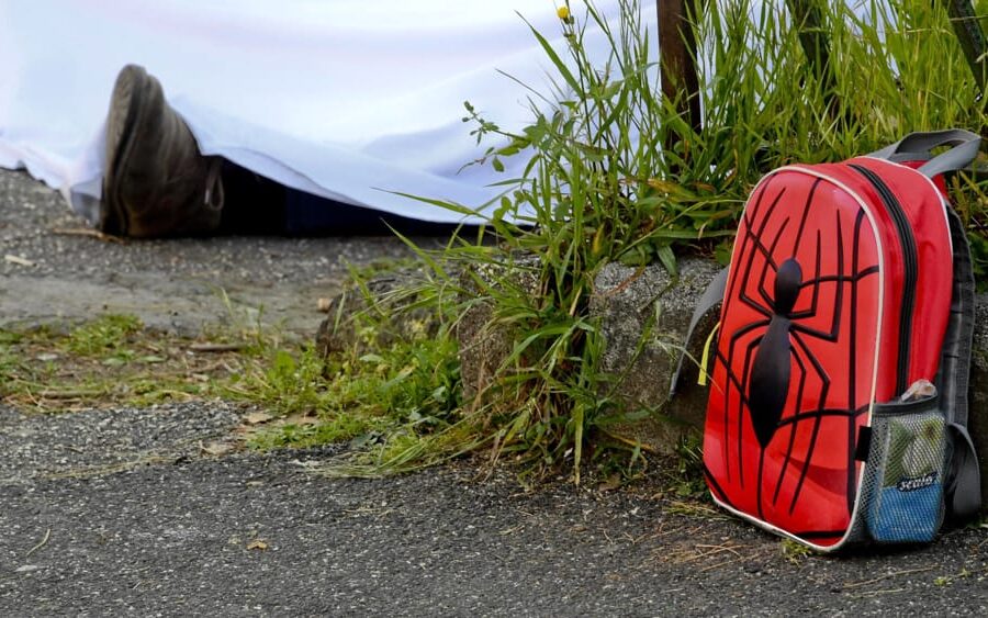 Napoli, San Giovanni ripiomba nel terrore: spari fuori la scuola dove avvenne l’omicidio dello zainetto