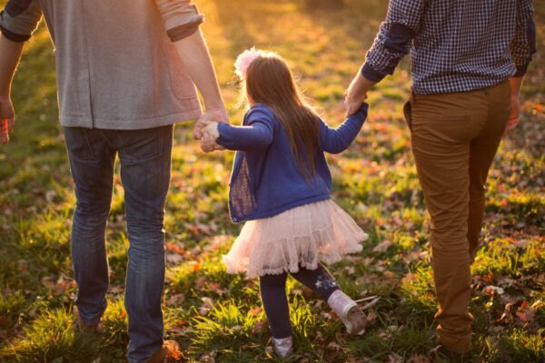 Adozione per coppie gay, la Cassazione si sostituisce alla Consulta e abroga il Parlamento